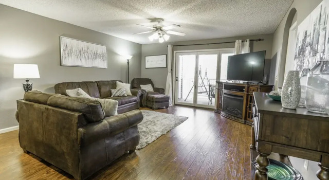 Foothills C-13 2 Bedroom Condo, Забронировать Отель Отели Table Rock Lake с парковкой, Парковка