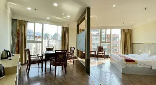 Chongqing Yuehua Hotel