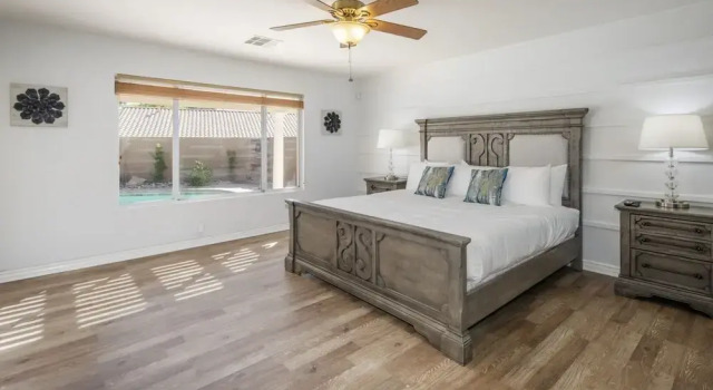 Amazing 4 Bd Las Vegas Home w/ Pool & Spa!, Забронировать Отель Отели Норт-Лас-Вегаса 3 звезды, 3*