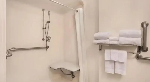 Шестиместный номер Standard Country Inn & Suites by Radisson, Bowling Green, KY
