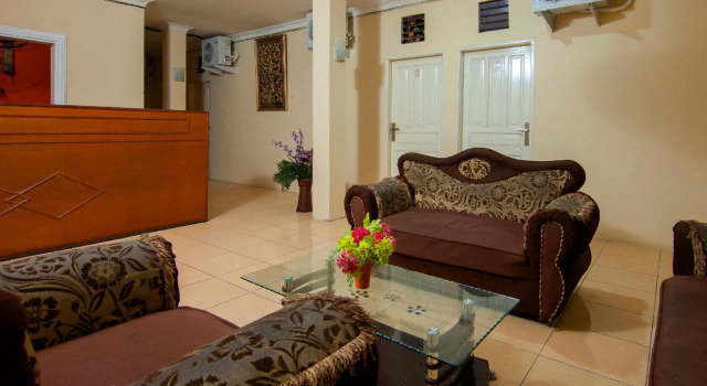 OYO 2045 Hotel 211, Rezerwuj Hotel Parapat Sumatra
