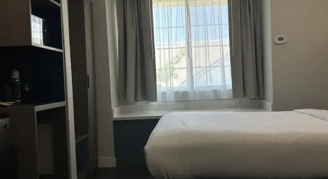Люкс Econo Lodge Inn & Suites Santa Rosa South