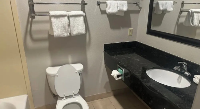 Четырёхместный номер Deluxe Red Roof Inn La Porte