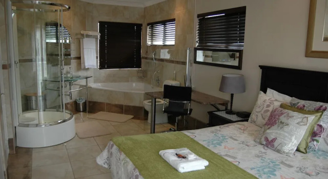 Номер Luxury с 2 комнатами с балконом Bon A Vie Self-catering and b&b Gonubie Full Solar Power, no load shedding