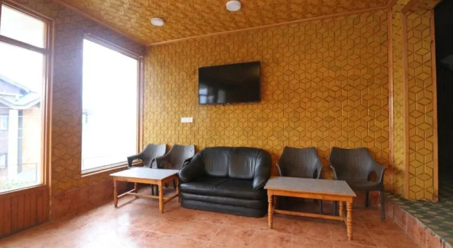 Hotel Poshwan by OYO, Забронировать Отель Гульмарг Jammu & Kashmir Ski
