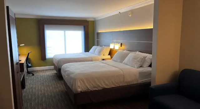 Четырёхместный люкс Holiday Inn Express & Suites Williamsport by IHG