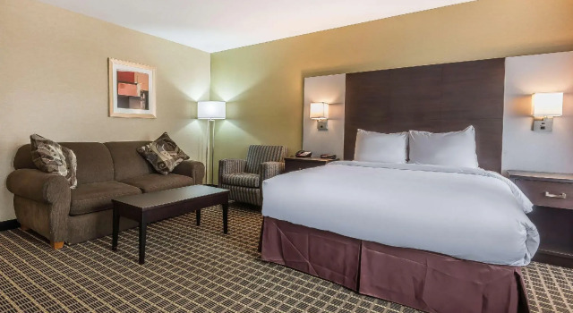 Двухместный люкс Quality Inn & Suites Windsor - Downtown