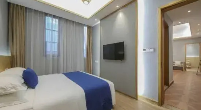 Люкс с 2 комнатами с видом на сад Fireworks Homestay (Yichun Wanzhai Ancient City Scenic Area Store)