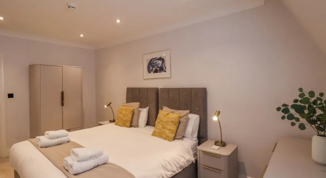 The Salisbury Apartment 401