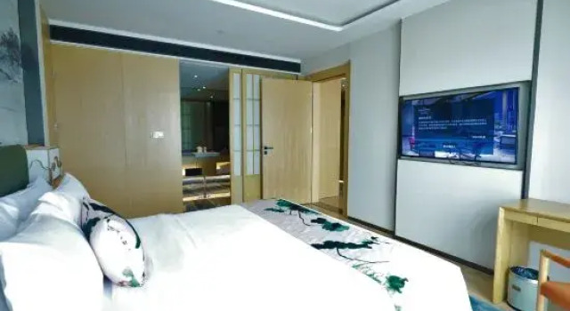 Люкс Deluxe New Century Hotel
