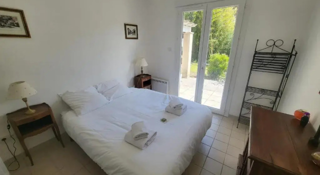 Beautiful country house with garden, Rezerwuj Hotel Noves Carros