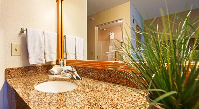 Четырёхместный номер Standard Best Western Wapakoneta Inn