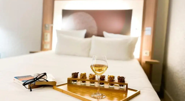 Четырёхместный номер Classic Novotel Fontainebleau Ury