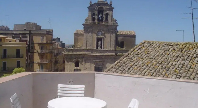 B&B L’Angolo sulla Piazza, Book Bed and Breakfast Hotels in Sicily with Parking, Parking