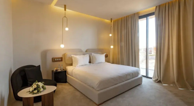 Villa Harmonie Marrakech – Séjour Haut de Gamme avec Piscine et Spa Privé, Забронировать Курортный отель Отели Марракеш-Тенсифт-Эль-Хауз с парковкой, Парковка