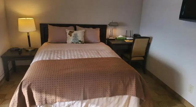 Полулюкс с балконом и с красивым видом из окна Shoreside Inn & Suites