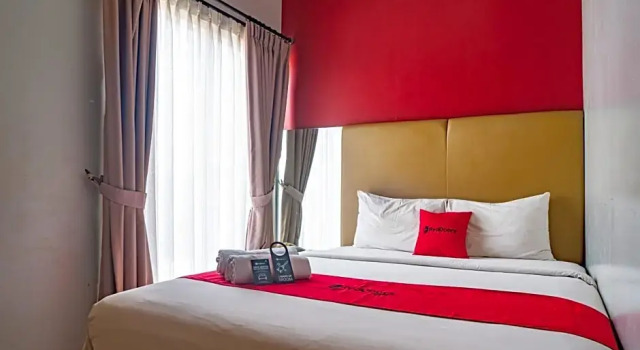 Полулюкс RedDoorz Plus near Blok M Square