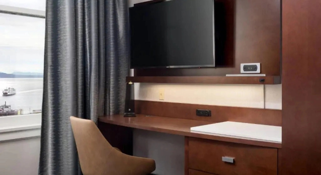 Двухместный номер Standard с видом на залив Courtyard Seattle Downtown / Pioneer Square