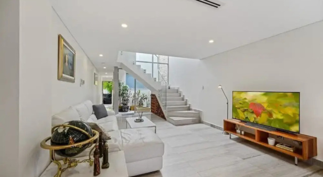 Luxurious New House Hidden Near Central CBD