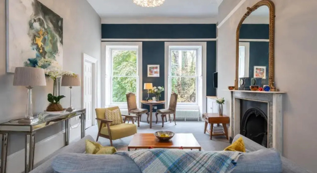 Апартаменты Spacious, Light-filled Period Apartment - Central Bath