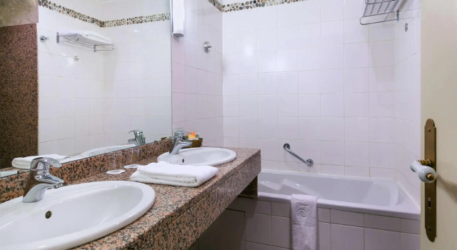 Executive Dvoulůžkový s manželskou postelí pokoj Best Western Hotel Le Guilhem