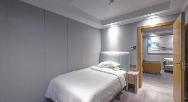 Люкс Zhongzhou International Hotel (Zhonglou Plaza, Luohe Convention and Exhibition Center)