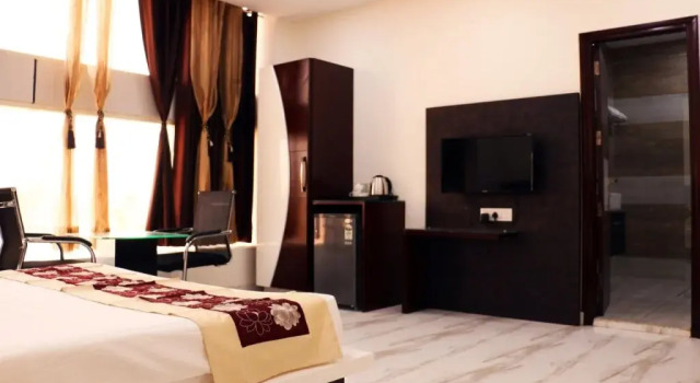 Hotel Neelam, Prenota Hotel Moga Punjab