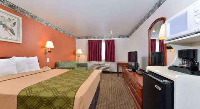 Номер Standard Econo Lodge Inn & Suites Corning Travel Center