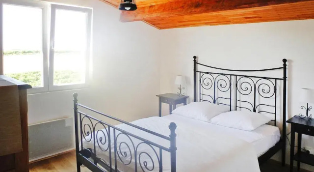 Holiday Home in Chenac With Stunning Terrace Views, Rezerwuj Hotel Hotele w Charente-Maritime z parkingiem, Parking