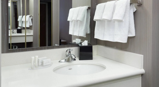 Четырёхместный номер Standard Courtyard Cleveland Airport North