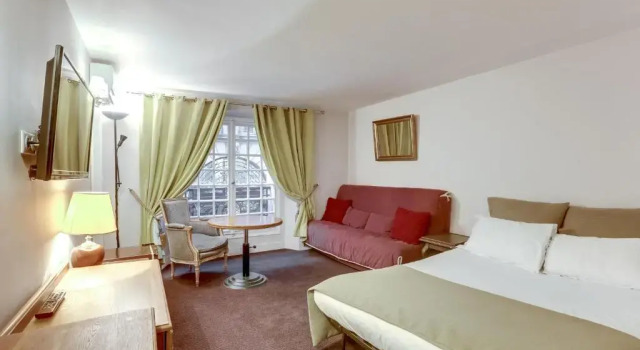 Четырёхместный номер Standard Hotel Opera Maintenon