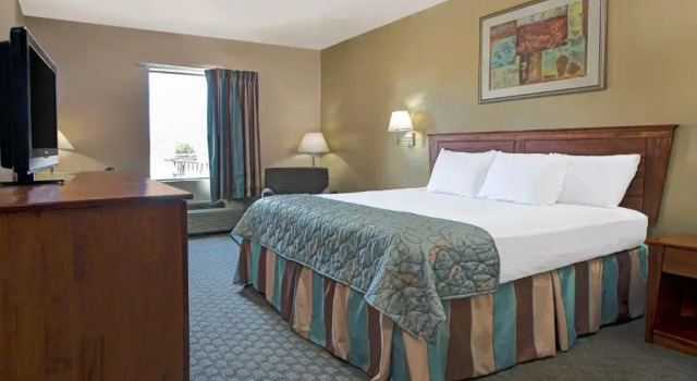 Двухместный номер Deluxe Days Inn by Wyndham Downtown St. Louis