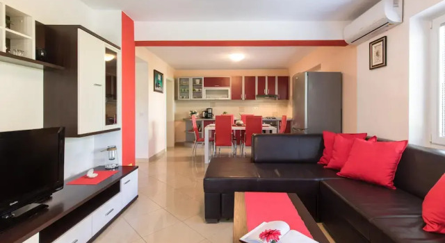 Apartment Josip Malin, Забронировать Апартаменты/квартира Отели Малинска с парковкой, Парковка