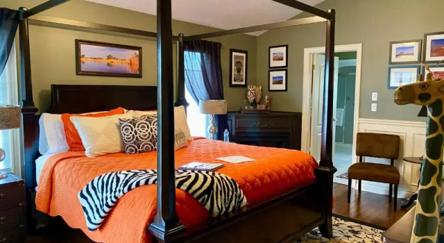 Люкс с балконом Explorer House Bed & Breakfast