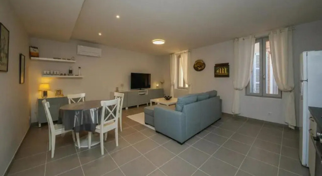 Апартаменты Appartement Spacieux - Hypercentre - Wifi - Gaillac