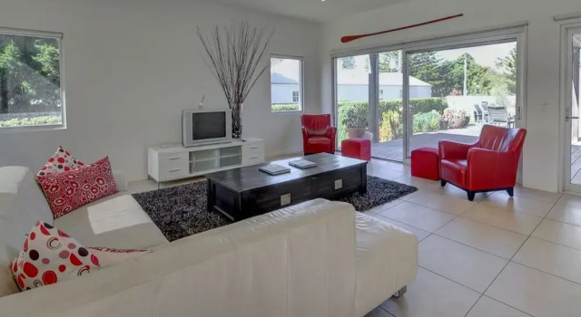Surfs Up - Fresh and modern East Beach home