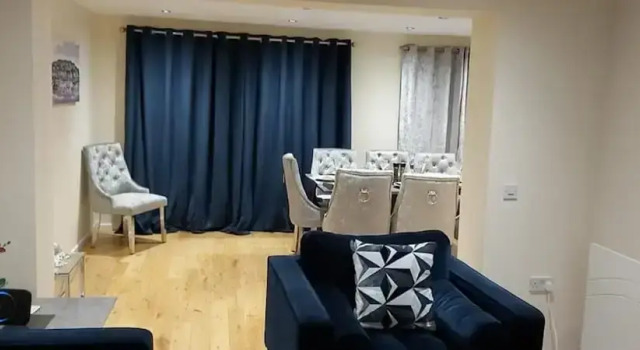 Lovely 3-bed House in Luton