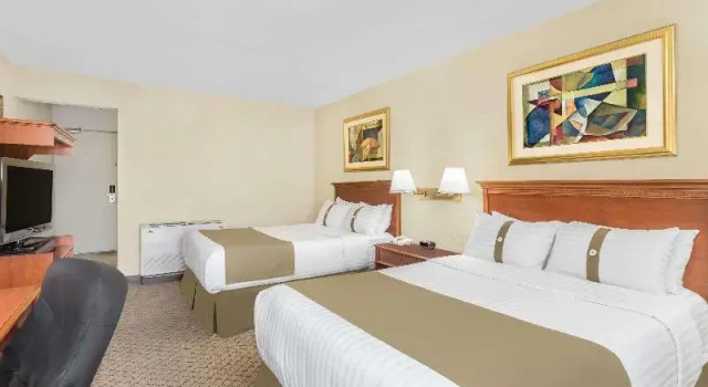 Четырёхместный номер Standard с балконом Wyndham Garden Obregon