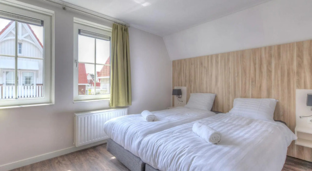 Luxurious Stately Villa With 3 Bathrooms, 1km From the Beach, Book Villa Vlissingen 