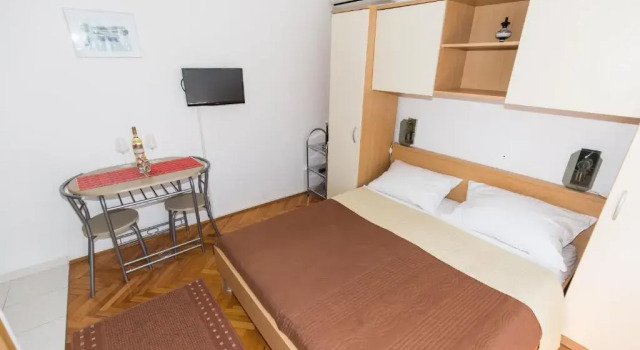 Студия с балконом Apartment Davorka