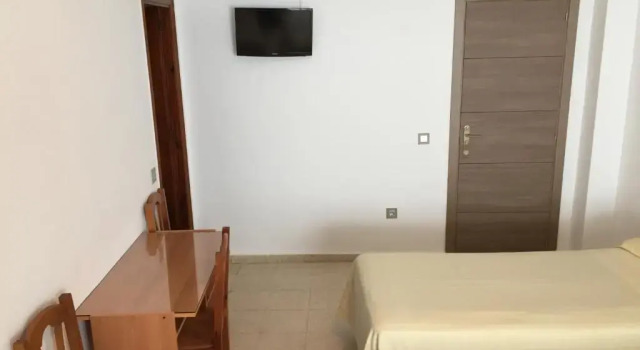 Трёхместный номер Standard с балконом Hostal La Pilarica
