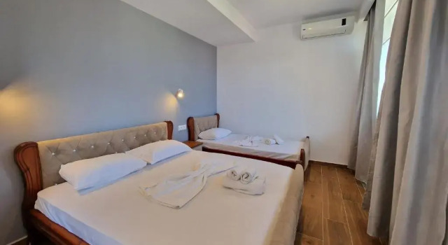 Трёхместный номер Deluxe с балконом и с видом на сад Villa Juli Ksamil