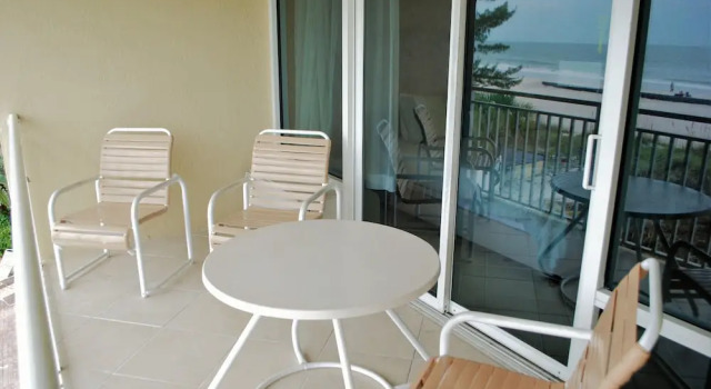 Клубная студия с балконом и с видом на залив Anna Maria Island Dream Inn
