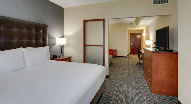 Номер Deluxe Drury Inn & Suites Charlotte Arrowood