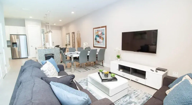 4 BR 4 BA | 7587 Sunny Dreams Lane