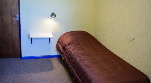 HOSTEL ARRAYAN BARILOCHE, Забронировать Хостел Отели Сан-Карлос-де-Барилоче с парковкой, рядом с Озеро Нахуэль Хуяпи, Парковка
