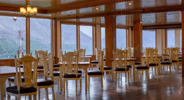 Roomy Daastaan Hotel, Karimabad Hunza, Забронировать Отель Отели Каримабад 4 звезды, 4*