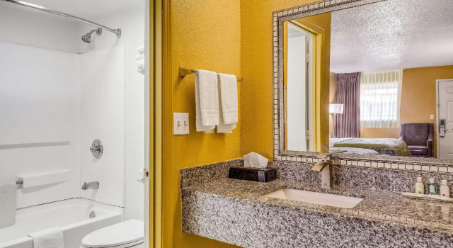Двухместный номер Standard Quality Inn Mobile West Tillmans Corner