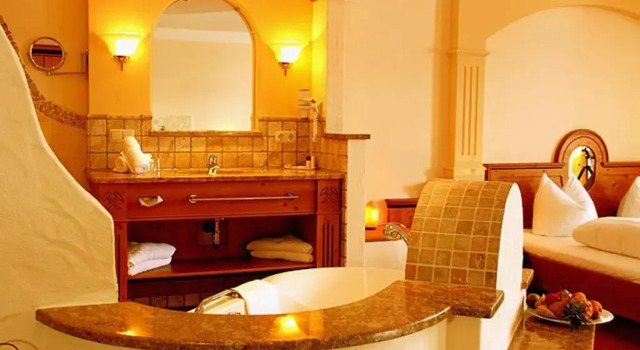 Люкс Kristall- & Vitalhotel Bergknappenhof