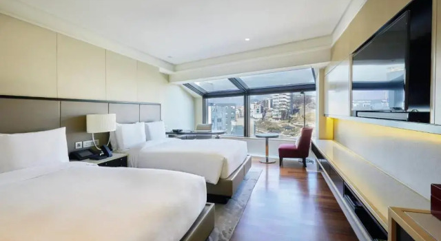 Четырёхместный номер Standard с красивым видом из окна JW Marriott Dongdaemun Square Seoul